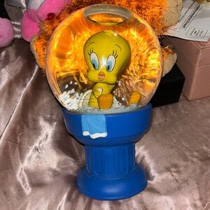 Looney Tunes Tweety Bird 1996 Snow Globe